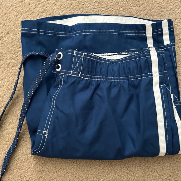 NWT Men’s Swim Trunks Navy Blue New never worn. Size L 36-38 a Smoke Free home! - Picture 6 of 8
